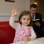 A Soldier Noticed a Three-Year-Old’s Secret S.O.S. at a Diner—What Happened Next Stunned the Sheriff