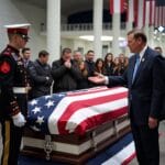 A Moment of Honor at the Airport as a Fallen Soldier Came Home