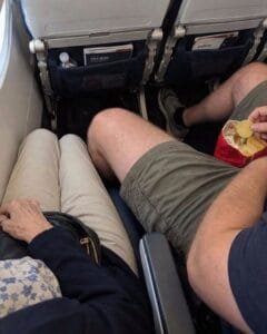A Man Kept Manspreading Into a Womans Plane Seat for Hours When He Returned From the Restroom